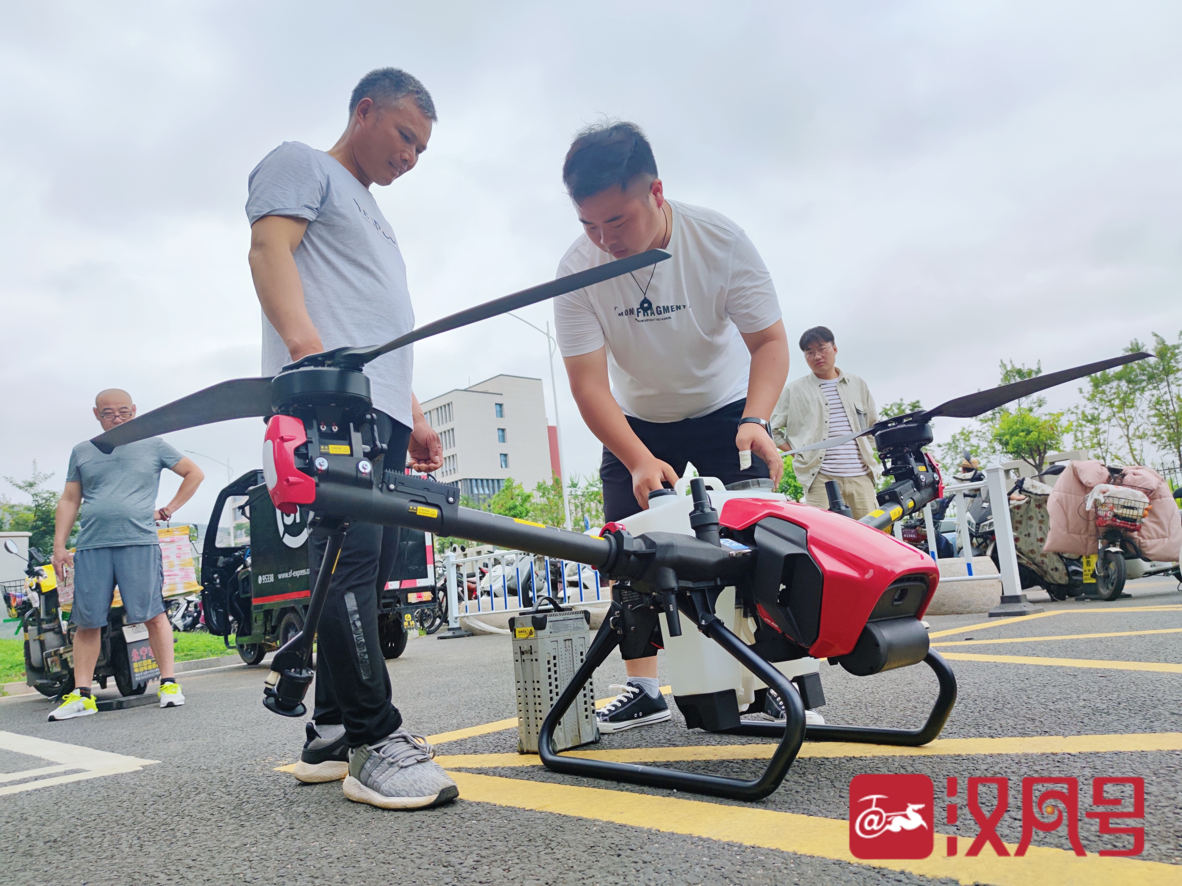 普通农户成为"飞防高手,极飞农业无人机助力增产增收